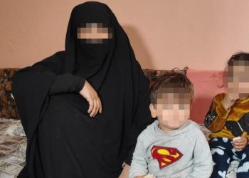 16 yaşında evlendi, çocuklarıyla eşi tarafından terk edildi