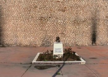 1600 yıllık surları mangalcılar kararttı