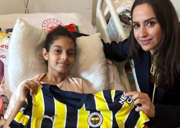 4 gün enkaz altında kaldı, yağmurla ıslanan bez parçasının suyunu sıkıp içti