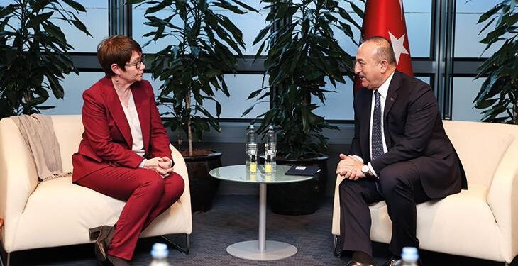 Bakan Çavuşoğlu peş peşe kritik görüşmeler