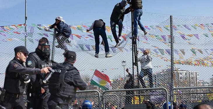 Diyarbakır’da nevruz kutlamasında olay! 5 polis yaralandı, 19 gözaltı