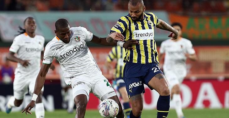 Fenerbahçe, Alanya’da 3 puanı 3 gole aldı! 1 kırmızı3 2 penaltı kararı