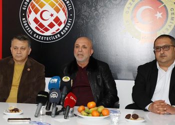 Hasan Çavuşoğlu: Türk futbolu da Türk hakemleri de baskı altında