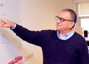 Huawei’den Türk profesöre övgü: “O bir kahraman”