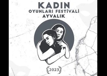 Kadınlar depremzede kız çocukları için sahnede