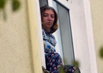 Komşularıyla kavga edince pencereye çıktı ve… Yaptığı şey şoke etti!