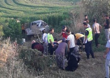 Bursa’da kamyonet tarlaya savruldu: 3 ölü, 11 yaralı