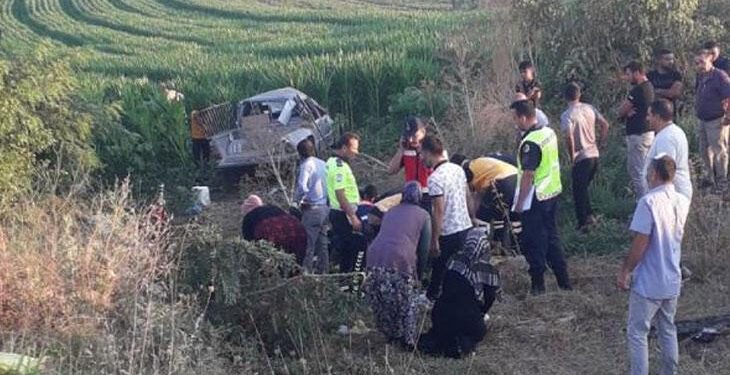 Bursa’da kamyonet tarlaya savruldu: 3 ölü, 11 yaralı