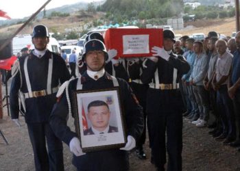 Kazada önlem alırken şehit olan Astsubay Tatlı toprağa verildi