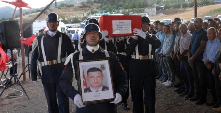 Kazada önlem alırken şehit olan Astsubay Tatlı toprağa verildi