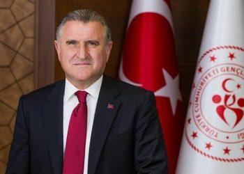 Bakan Bak, milli güreşçi Buse Tosun Çavuşoğlu’nu tebrik etti