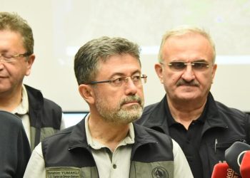 Bakan Yumaklı’dan Çanakkale yangınına ilişkin açıklama: Çalışmalar gece boyunca devam edecek