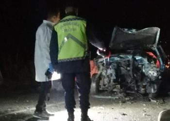 Otomobil ile kamyonet çarpıştı! 5 kişi hayatını kaybetti