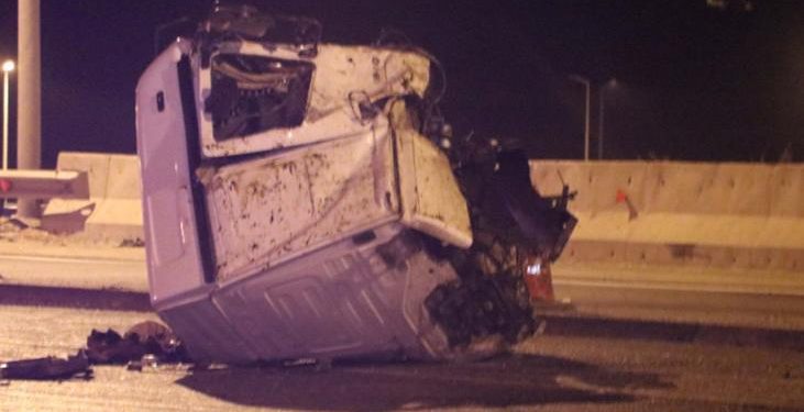 Son dakika…Tankerin çarptığı araçlar alev aldı! 3 ölü, 11 yaralı